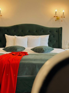 4Cardinal's Hotel Boutique